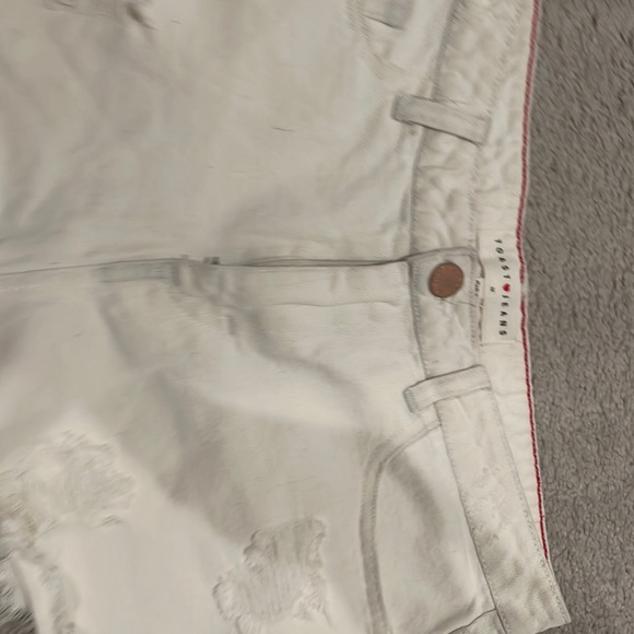 I don’t know the brand but they are shorts in size medium - Picture 1 of 2